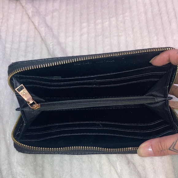 Bagley Mischka Elegant Black Quilted Handbag and Wallet Set - Picture 3 of 5